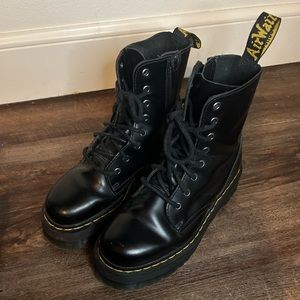 DR. MARTENS BLACK JADON BOOT SMOOTH LEATHER PLATFORMS